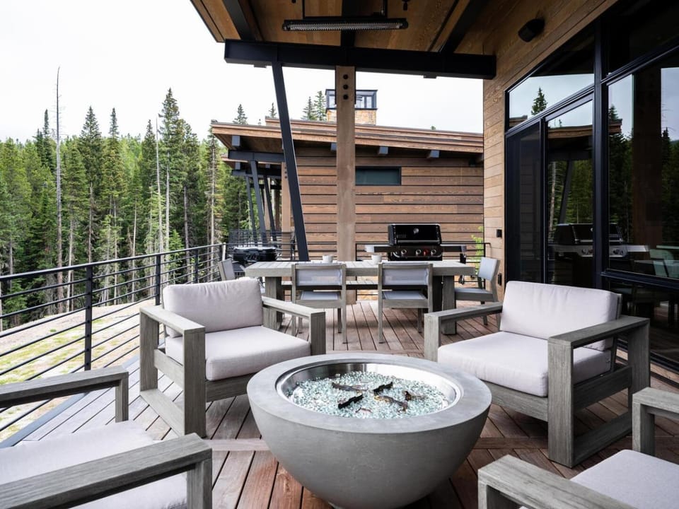 13 Speedwell Drive House in Big Sky