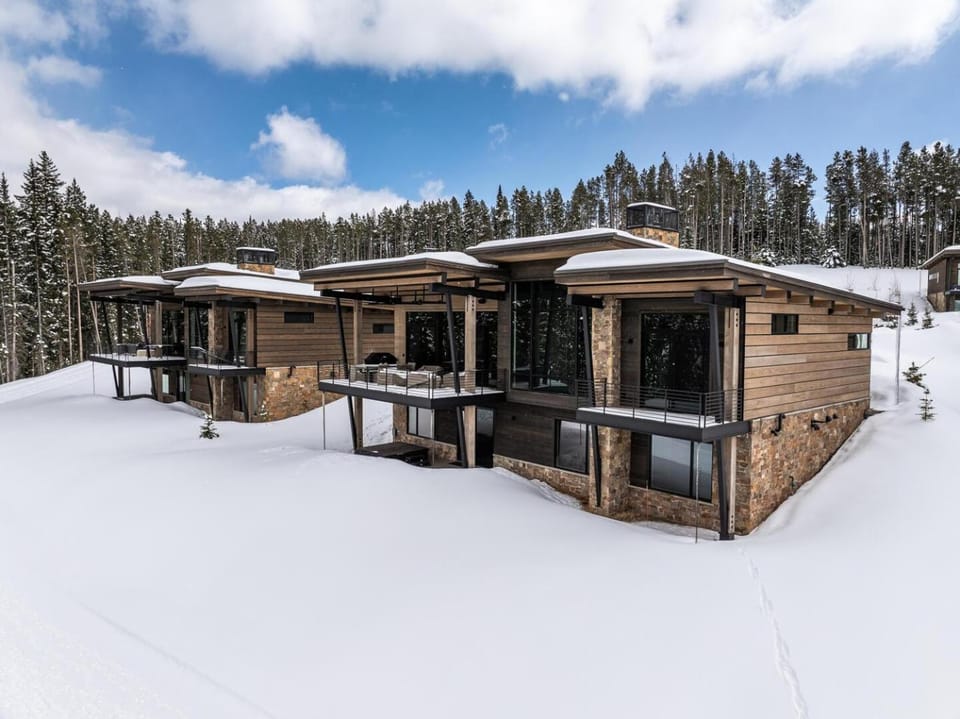 13 Speedwell Drive House in Big Sky