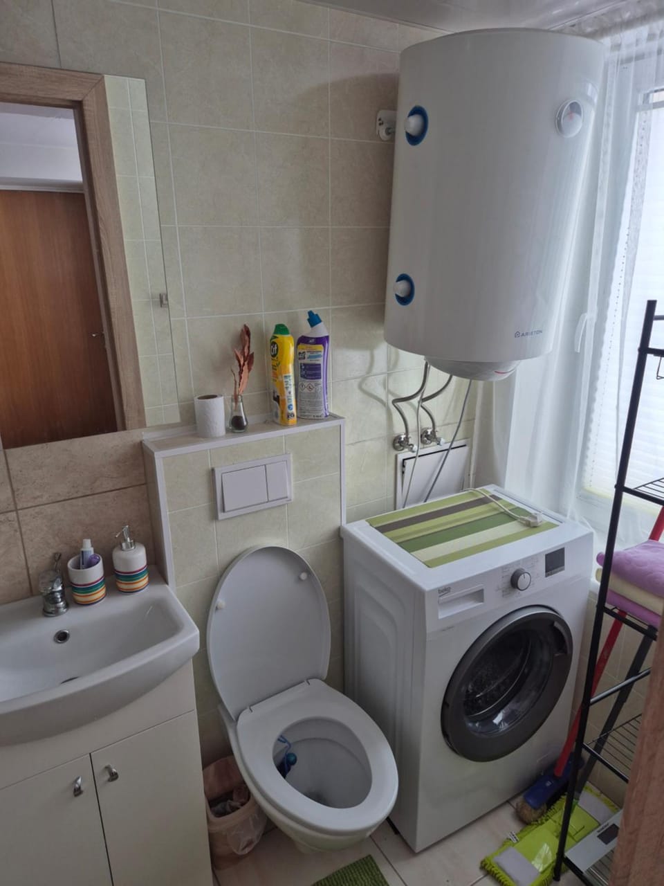 Toilet, towels, washing machine