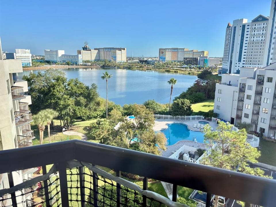 3704 Fully remodeled & modern Enclave at Unviersal Apartment in Orlando