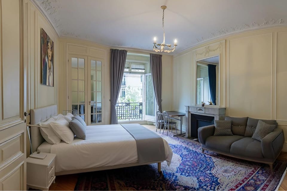 Spacious Apartment - Arc de Triomphe Apartment in Paris