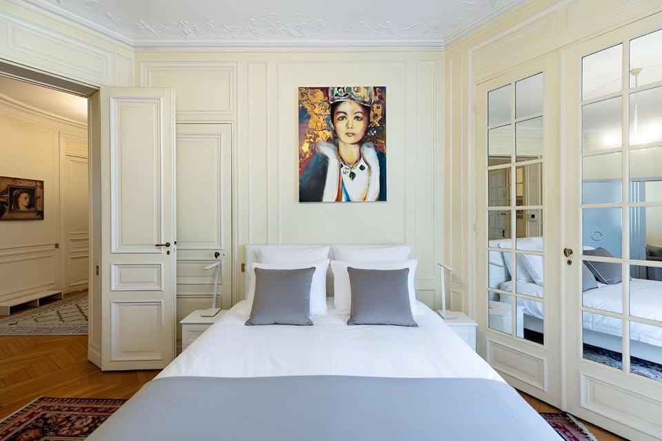 Spacious Apartment - Arc de Triomphe Apartment in Paris