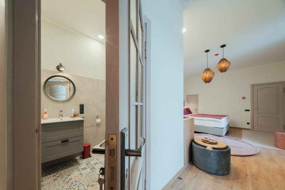Bed, Bathroom