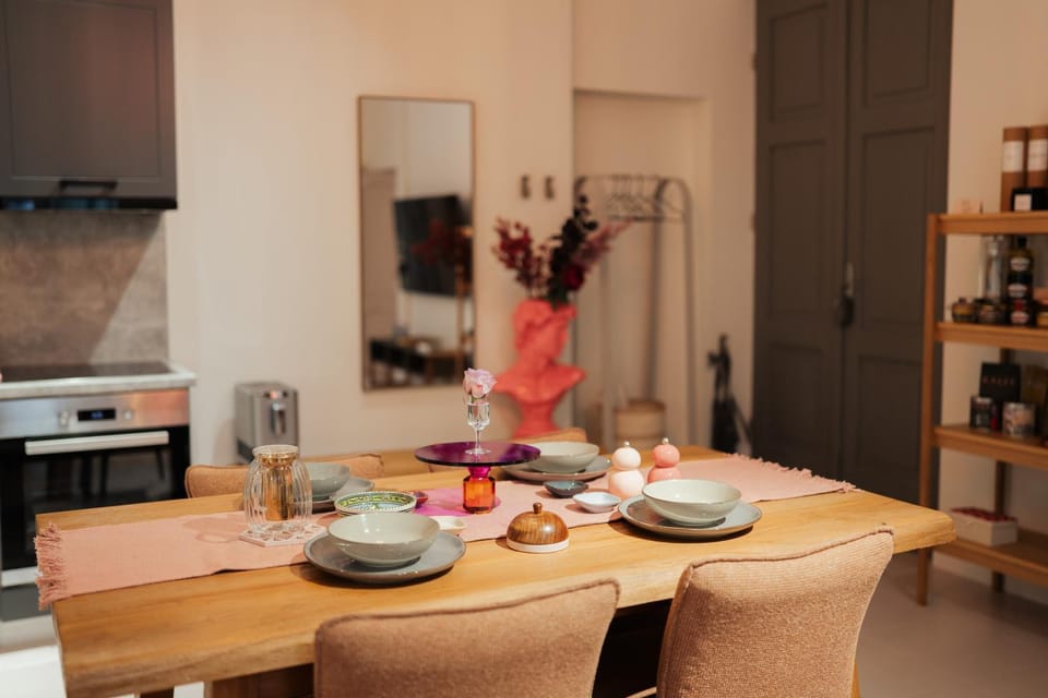 Kitchen or kitchenette, Living room, Seating area