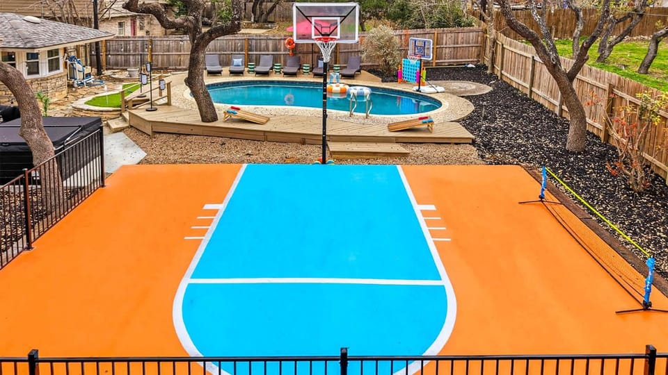The Lone Star Luxe - Pool - Hot Tub - Sport Court House in San Antonio