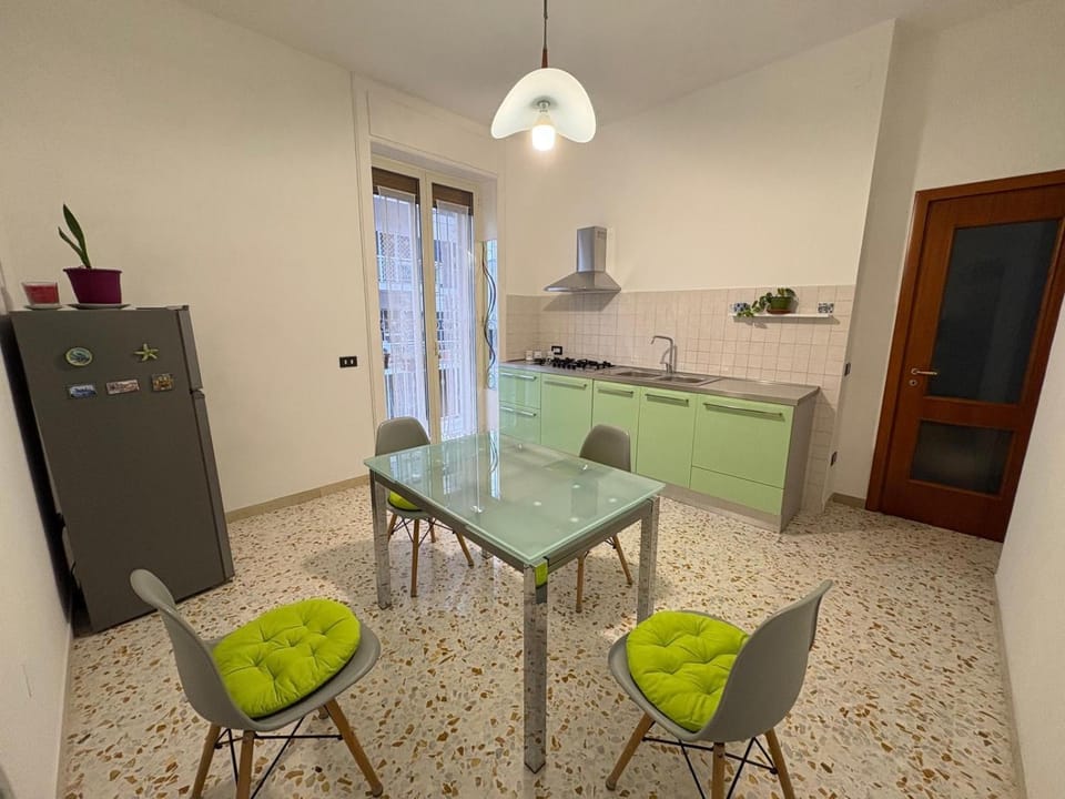 Kitchen or kitchenette, Kitchen or kitchenette
