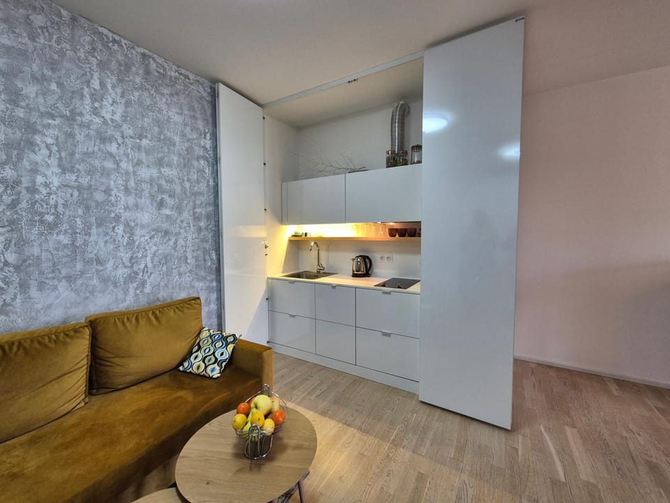 Kitchen or kitchenette, Seating area, oven, stove