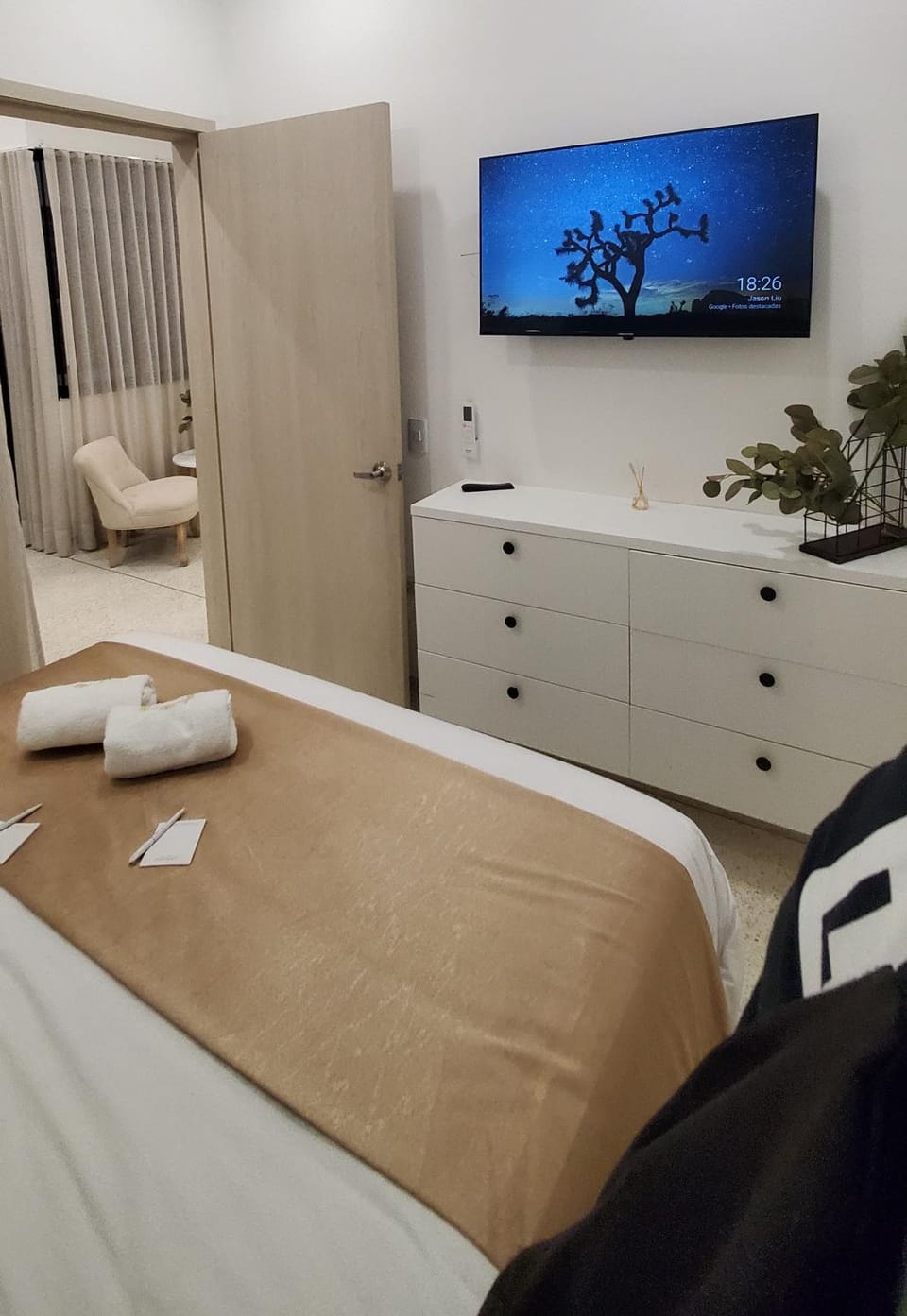 TV and multimedia, Photo of the whole room, Bedroom