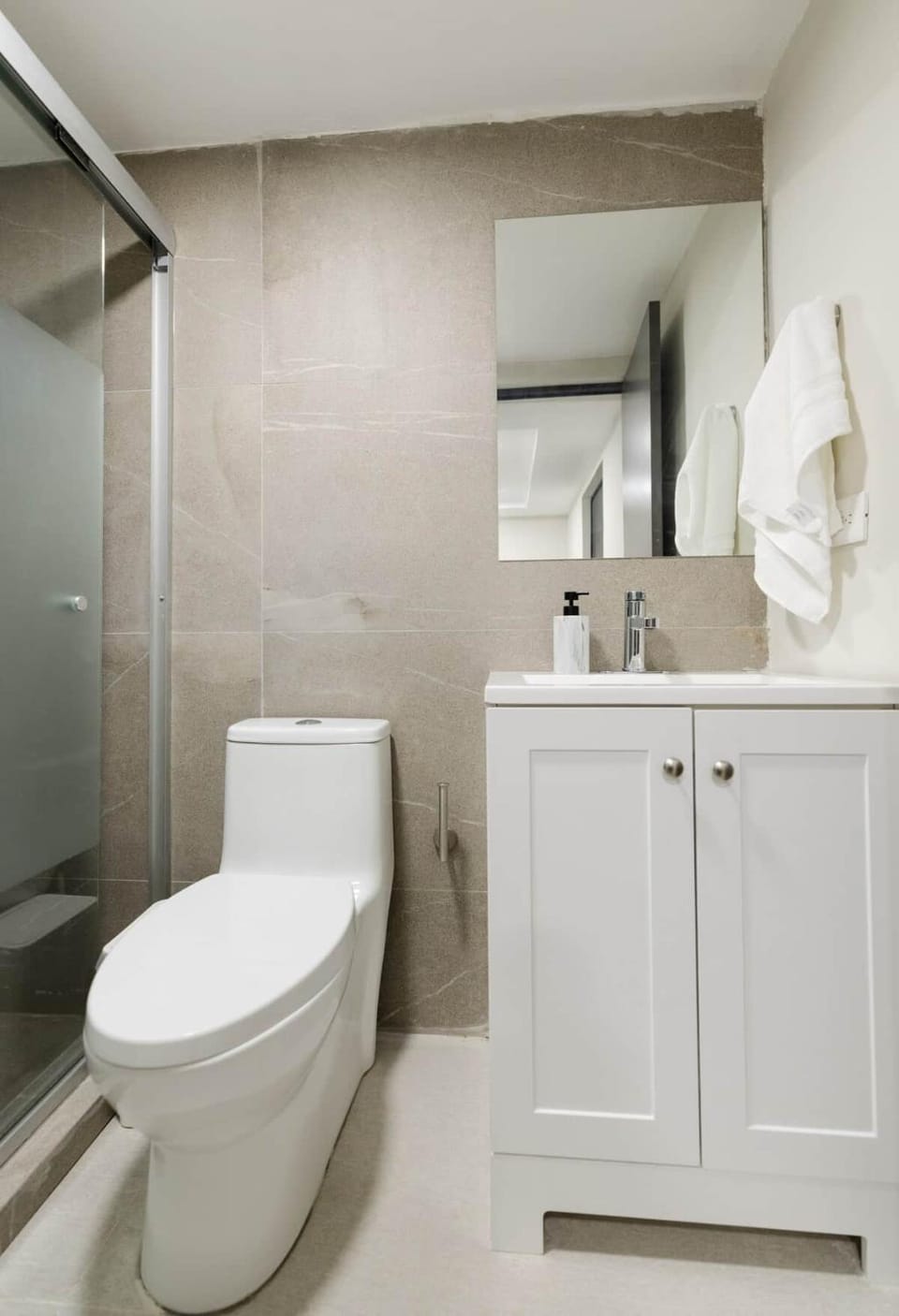 Shower, Toilet, Bathroom, towels