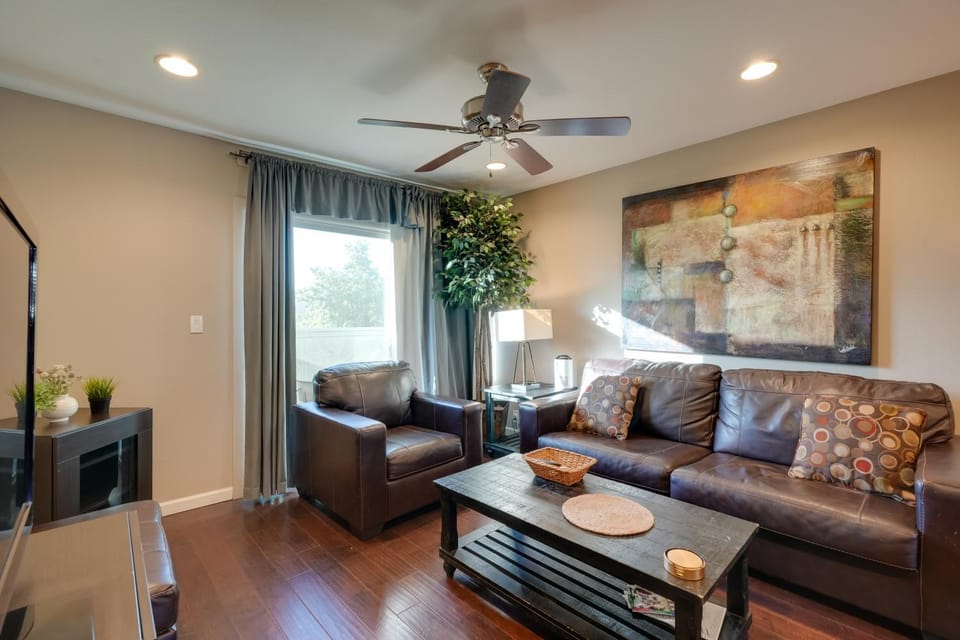 Walk to Everything! Pet-Friendly Old Town Condo House in Scottsdale
