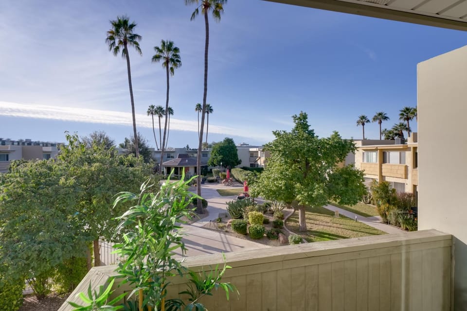 Walk to Everything! Pet-Friendly Old Town Condo House in Scottsdale