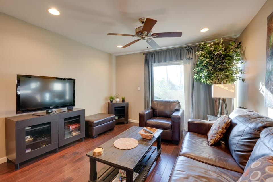 Walk to Everything! Pet-Friendly Old Town Condo House in Scottsdale