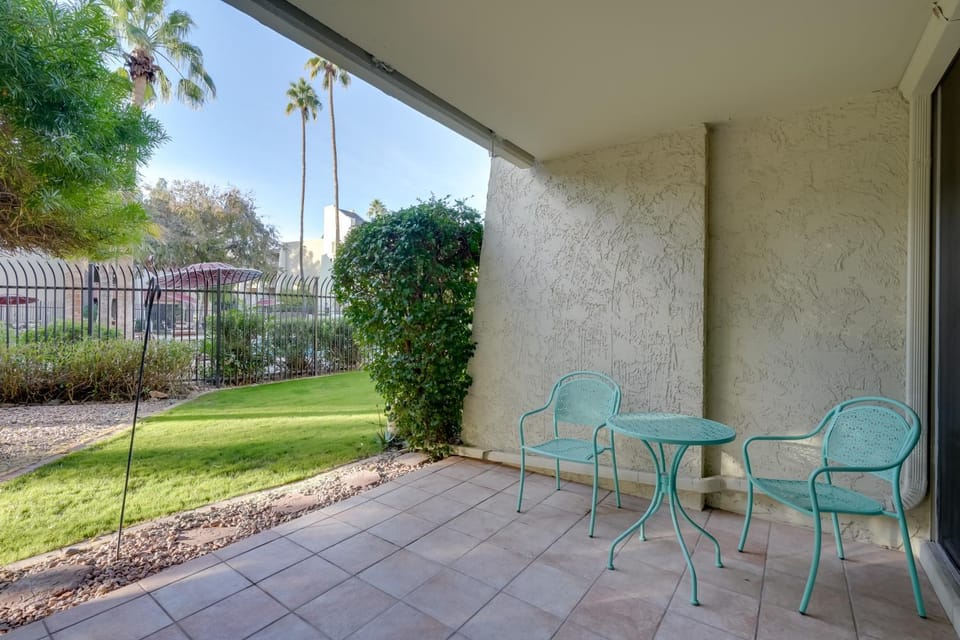 Walk to Waterfront! Couple’s Retreat in Old Town House in Scottsdale