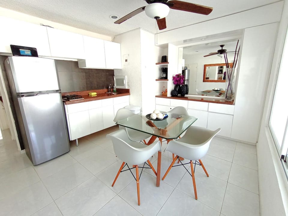 Kitchen or kitchenette, Living room, Seating area, Dining area, stove