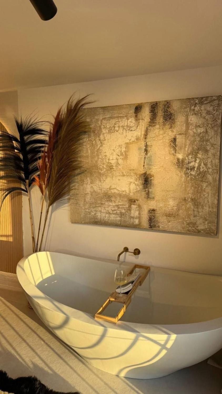 Living room, Bath