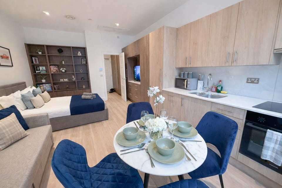 Bed, TV and multimedia, Coffee/tea facilities, Seating area, Dining area, Bedroom, dishwasher, hair dryier, heating, microwave, oven, stove, toaster, towels, wardrobe, washing machine, dryer, kitchen, air conditioner