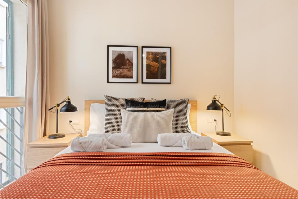 Bed, Photo of the whole room, Bedroom