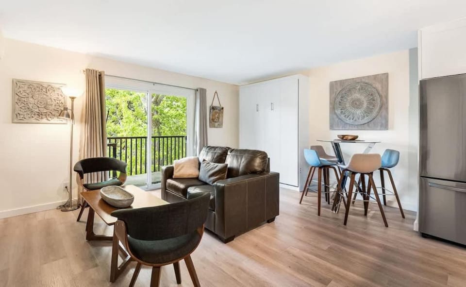 Beautifully Remodeled Top-Floor Condo Downtown House in Bend