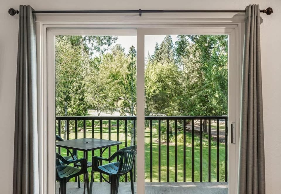 Cozy Condo near Deschutes River and Pioneer Park House in Bend