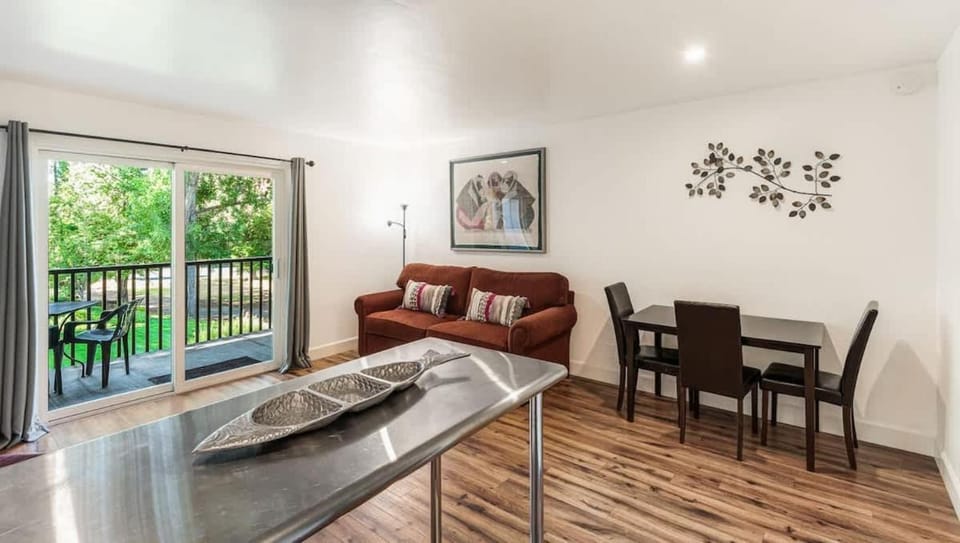 Cozy Condo near Deschutes River and Pioneer Park House in Bend