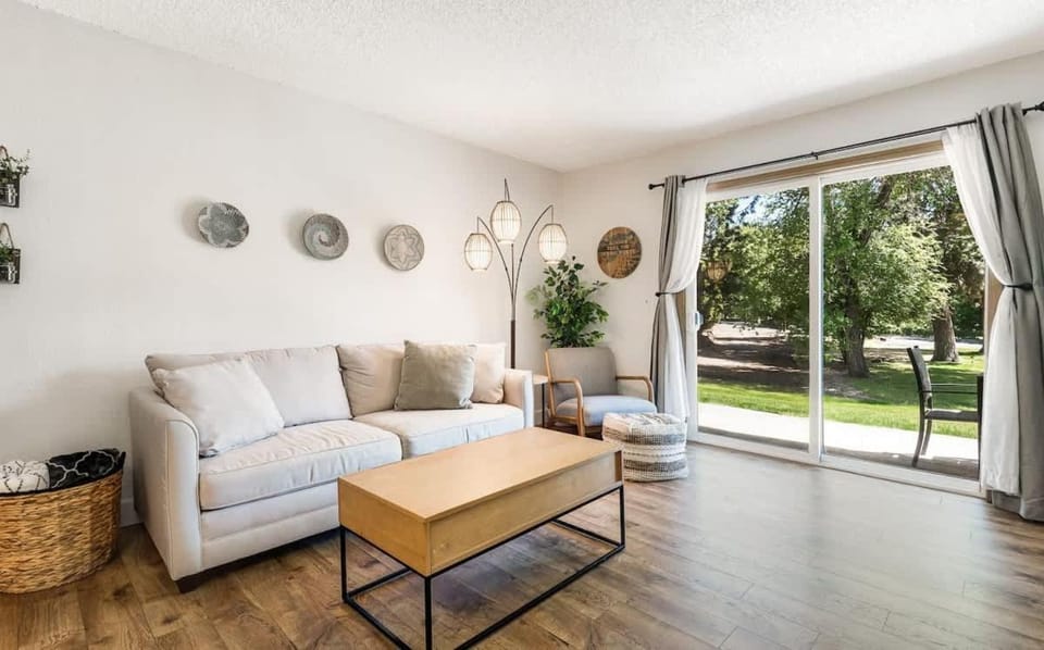 Ground-floor Bend Condo near Pioneer Park House in Bend