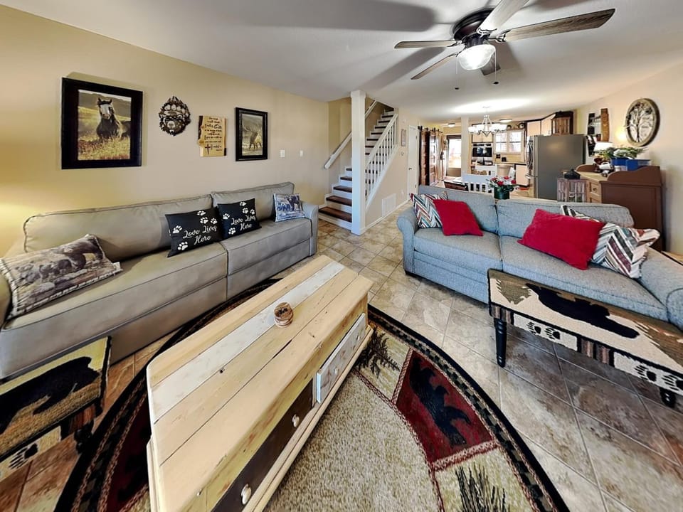 Living room, Seating area, furniture