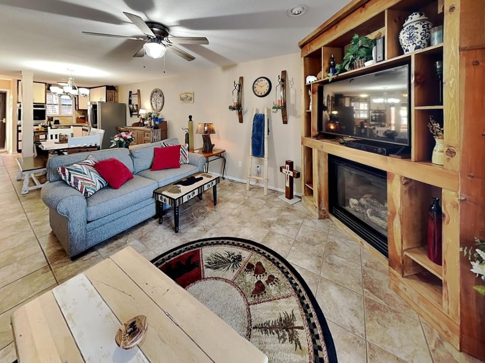 TV and multimedia, Living room, Seating area, fireplace, furniture