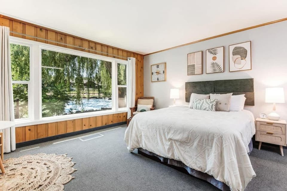 Ground Floor River Front Studio Cottage House in Bend