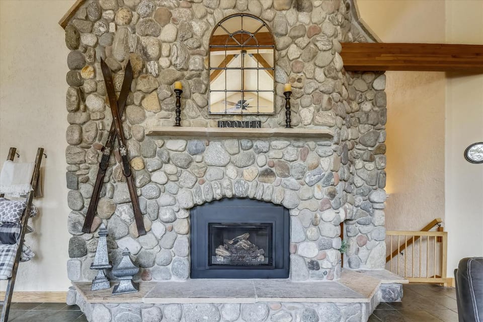 Evergreen Lodge: Secluded Breck Ski Home, Private Hot Tub, Fireplace, Forest & Mtn Views! House in Breckenridge