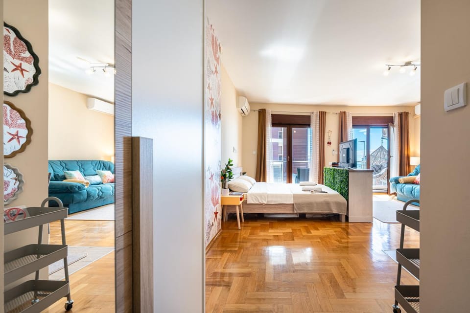 Bed, Living room, Photo of the whole room, Bedroom