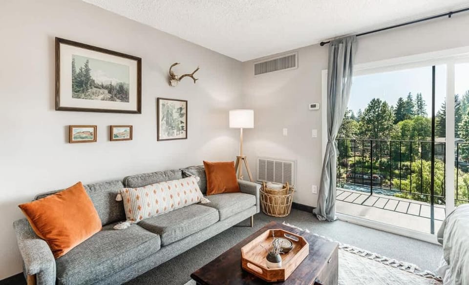 Riverview Pet Friendly Condo in Downtown Bend House in Bend
