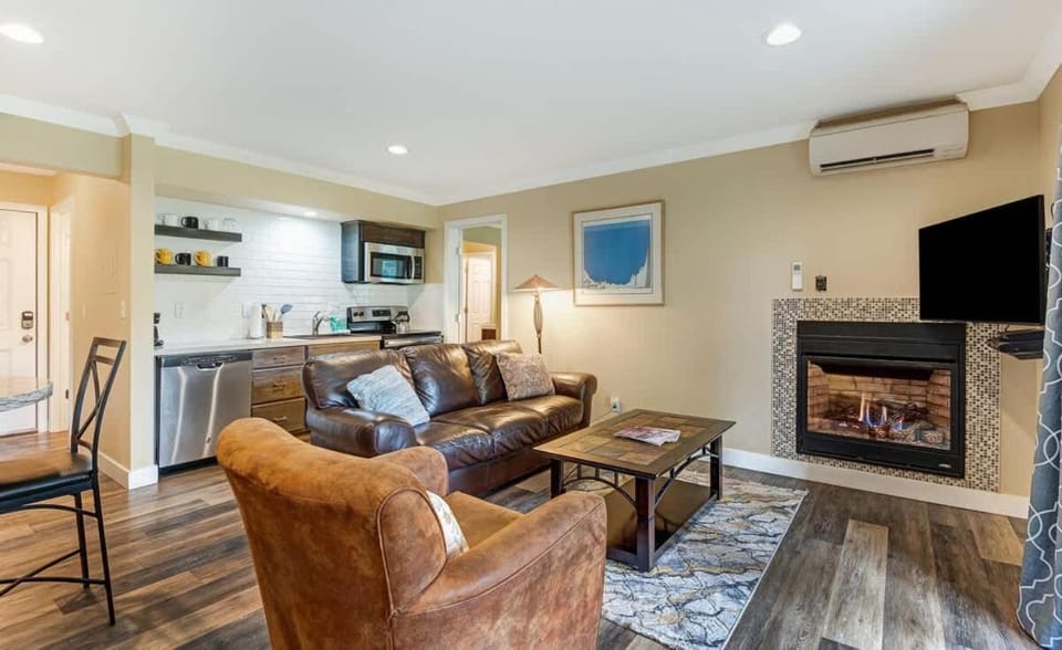 First-Floor Downtown Bend Condo House in Bend