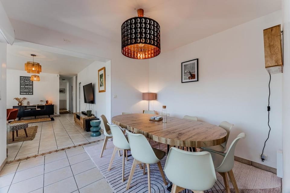 Dining area, Meals