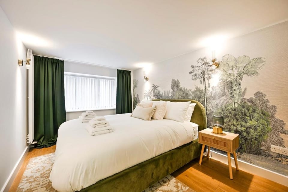 Spacious 2-Bed Clerkenwell Flat with Terrace Apartment in London Borough of Islington