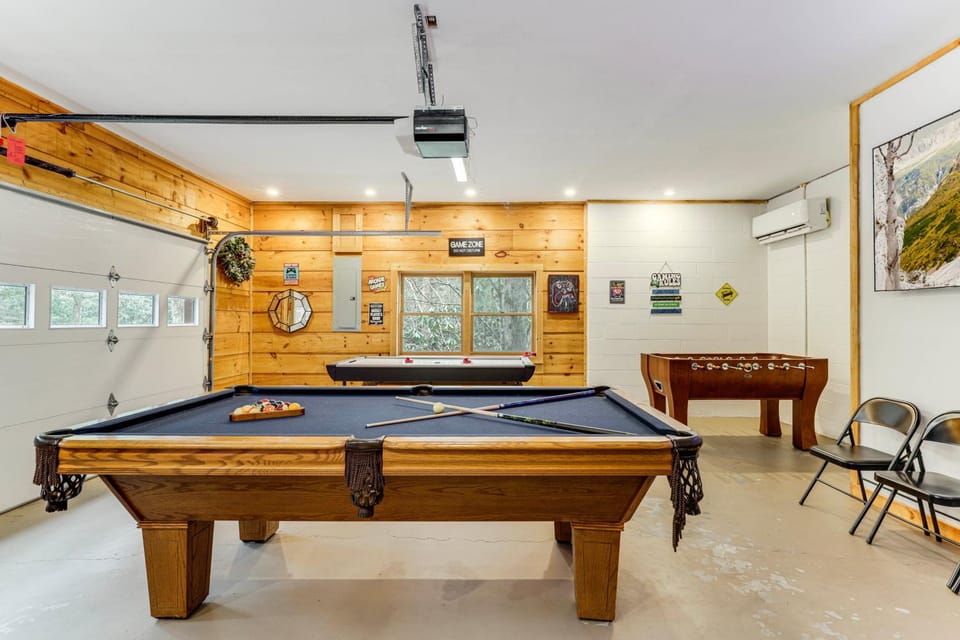 Waterfall Log Cabin: Private Hot Tub & Game Room Cabin in Gatlinburg