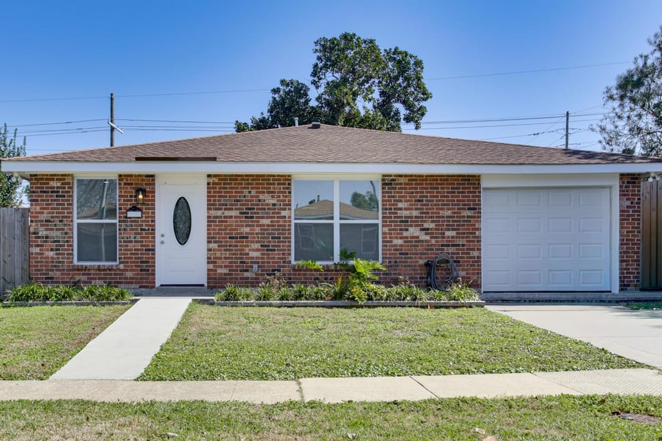 Dine, Shop and Play Kenner Home with Patio and Yard! House in Kenner