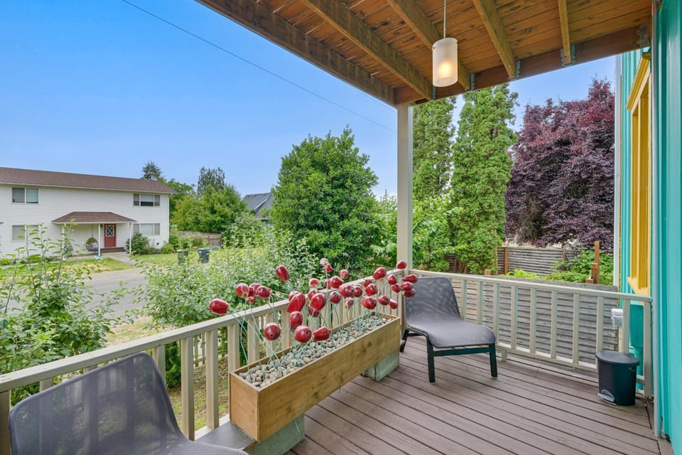 Gateway to Adventure! Dtwn Toledo Home Near Hiking House in Washington