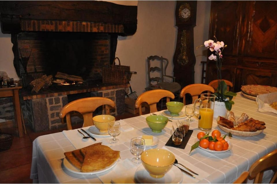 Breakfast, fireplace