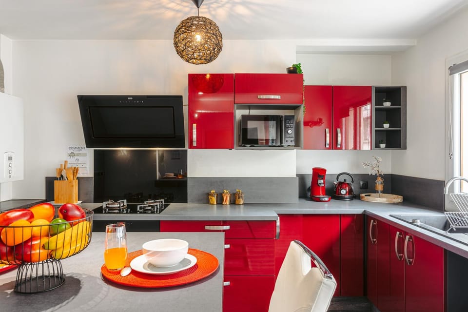 Coffee/tea facilities, microwave