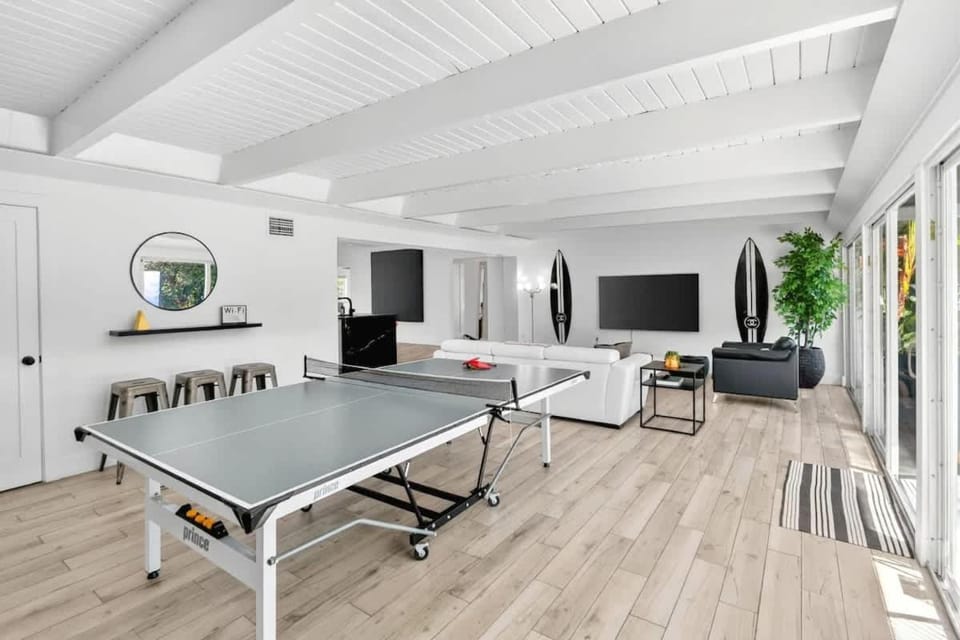 Spacious Miami 4BR Retreat with Pool & BBQ House in Golden Glades