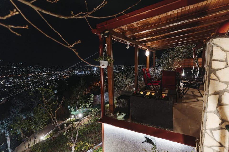 Holiday Home Relax Maison - Jacuzzi - city view House in Sarajevo