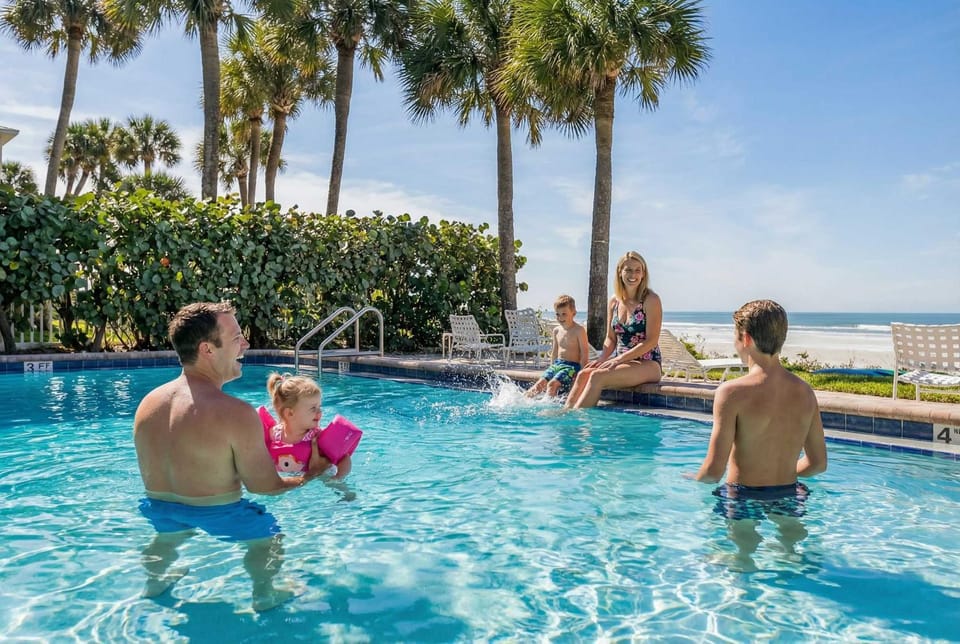 Beachfront Bliss - Outdoor Pool - Sleeps 10 House in Belleair Beach