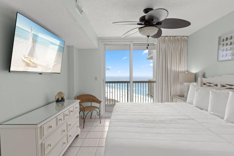 Bed, TV and multimedia, View (from property/room), Balcony/Terrace, Bedroom, Sea view, furniture