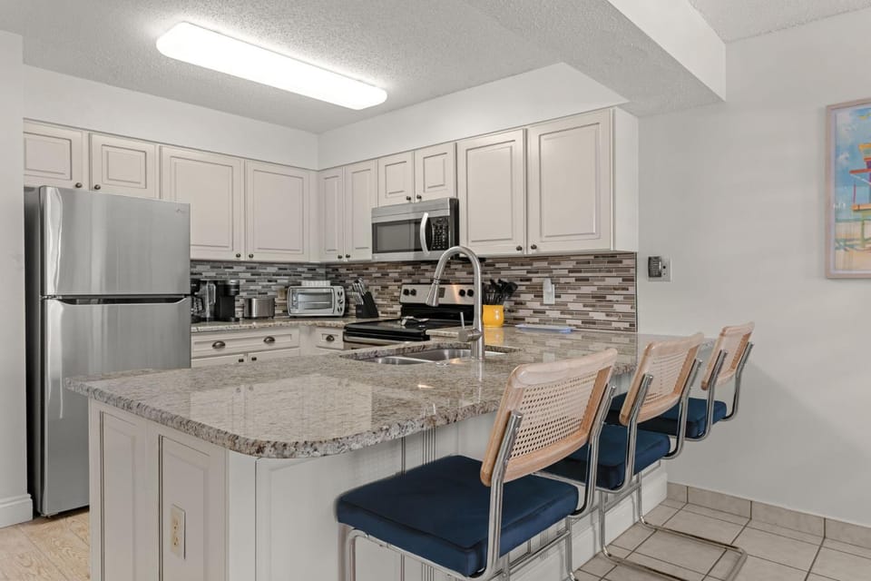 Kitchen or kitchenette, Seating area, furniture, microwave, toaster, kitchen