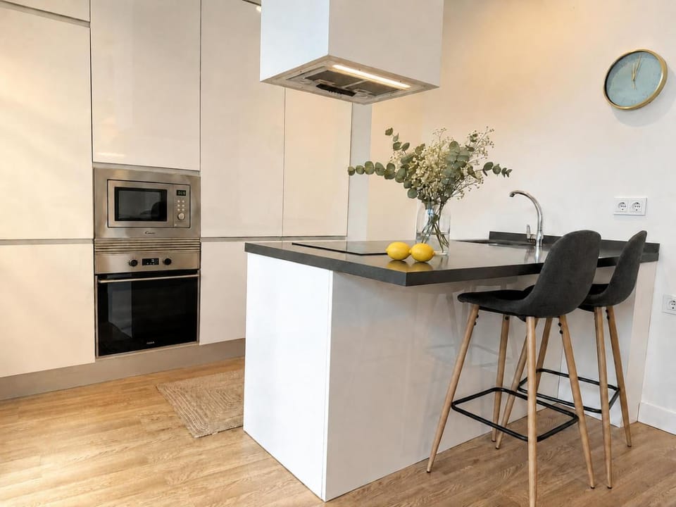 Dining area, internet, microwave, oven, kitchen, air conditioner