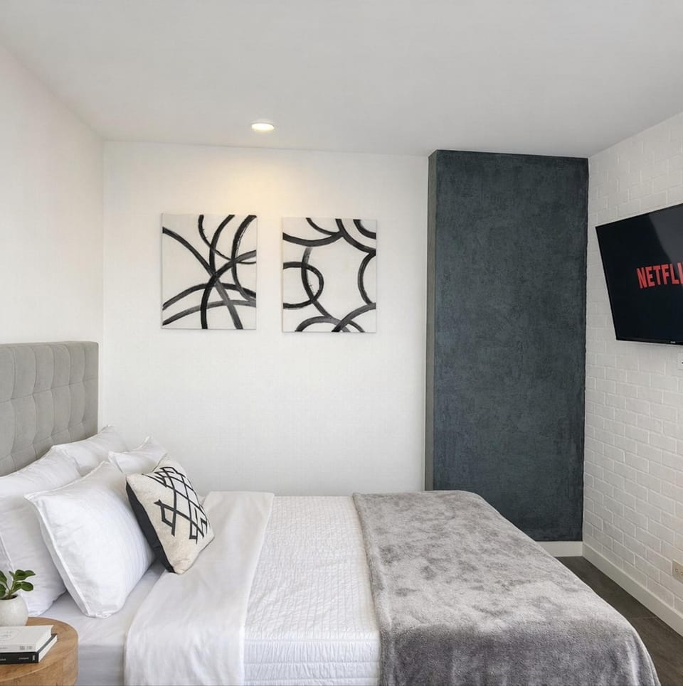 Modern Studio in Poblado, Free Parking Apartment in Medellin
