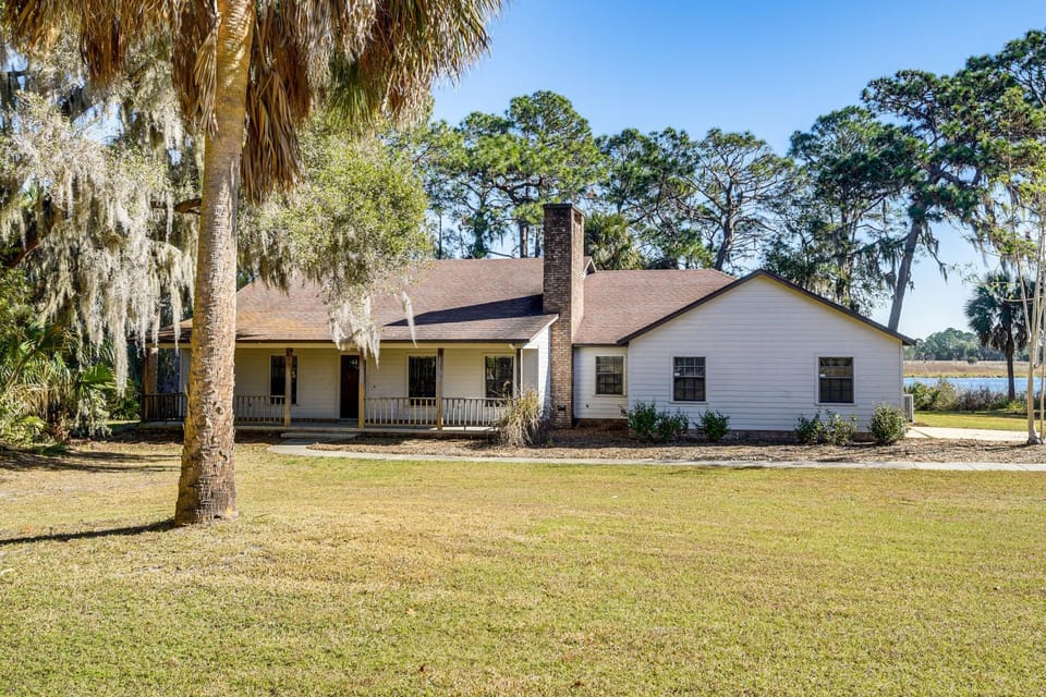 Lake Smith Getaway w/ Dock: Families Welcome! House in Florida