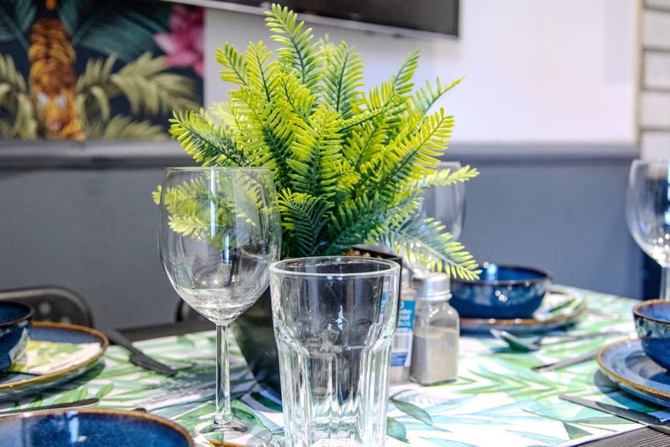 Casa Cabana - Tropical City Center - 3BR - Sleep 7 Apartment in Newcastle upon Tyne