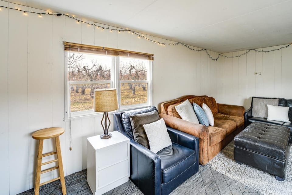 Walk to Loop Trail! East Wenatchee Basecamp House in Kittitas County