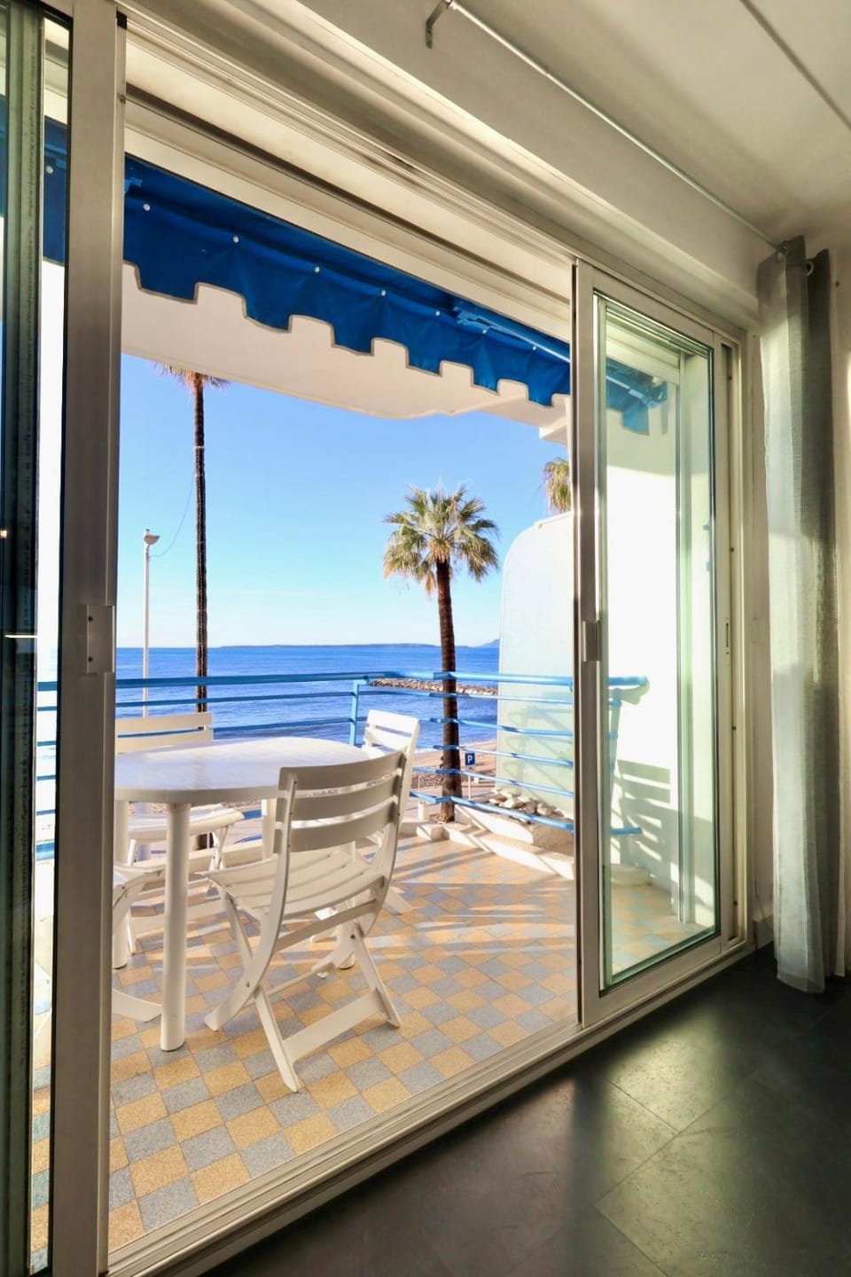 La Caravelle - Apt 2 Prs - front de mer - Clim Apartment in Antibes